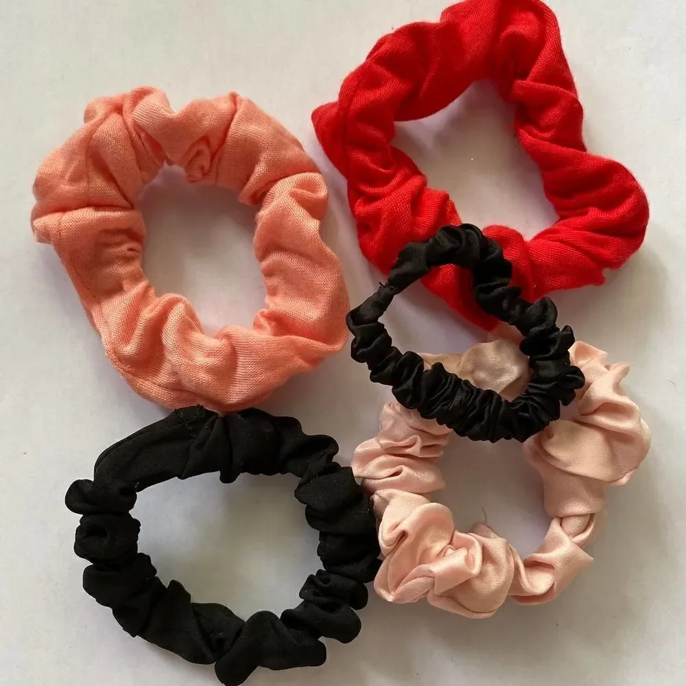 N/A set scrunchies